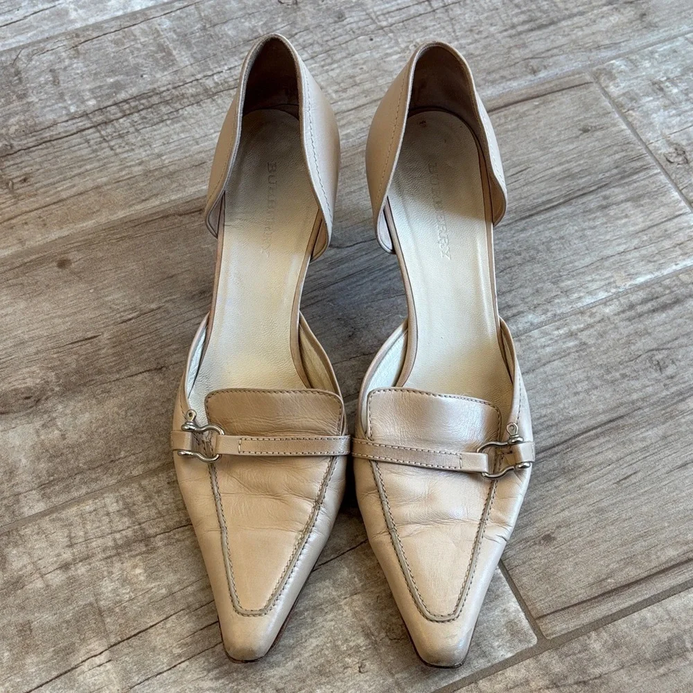 BURBERRY D’ORSAY BEIGE LEATHER SIDE BUCKLE HEELS EU 39 US 8 1/2 MADE IN ITALY - Picture 1 of 4